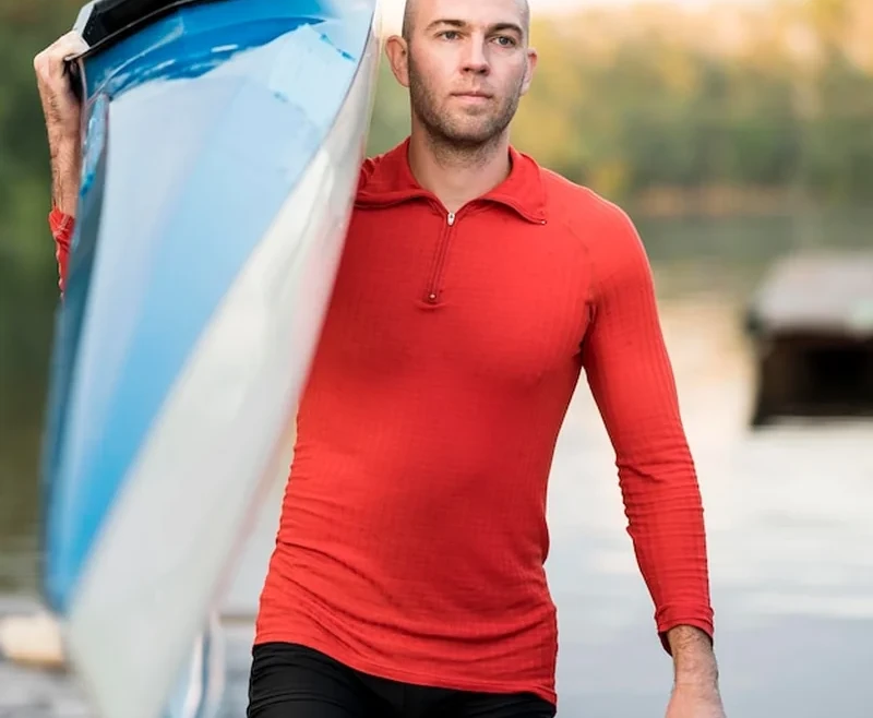 Jak się ubrać na kajaki? Praktyczne porady na spływ